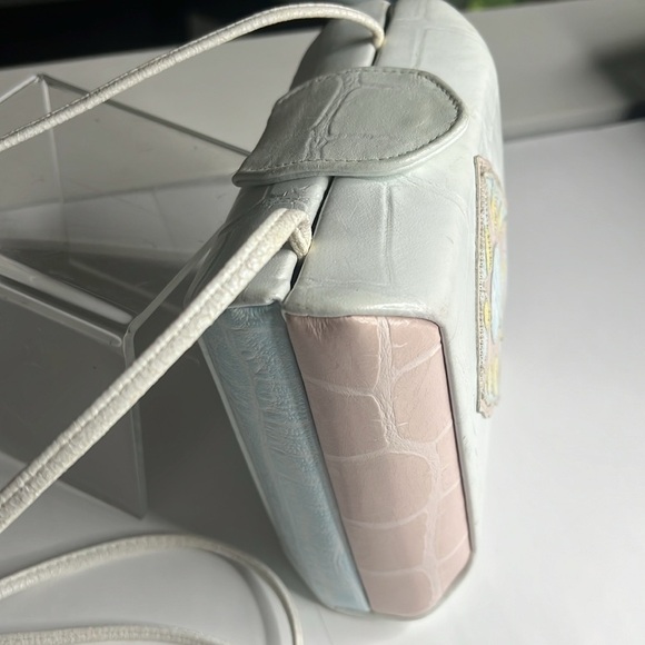 Ande White Structured Box Bag With Croc Appliqué Crossbody Strap - Picture 5 of 12